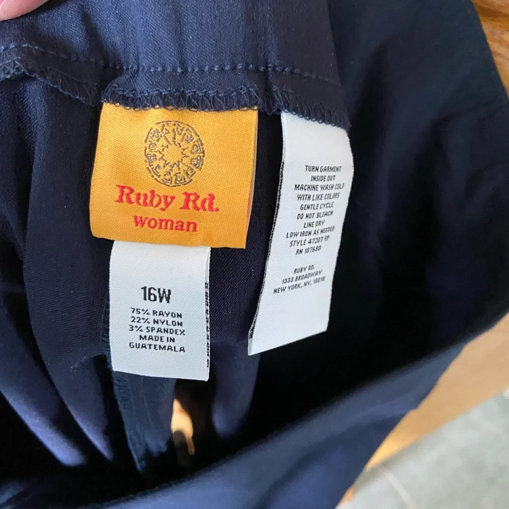 Ruby Rd. Women’s Shorts - Picture 2 of 3